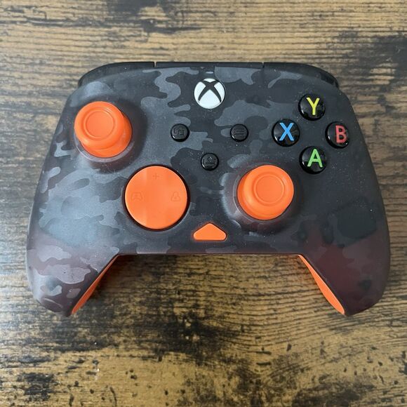 Lot of 3 Microsoft Xbox One Controllers – For Parts or Repair (Untested) - Picture 9 of 11